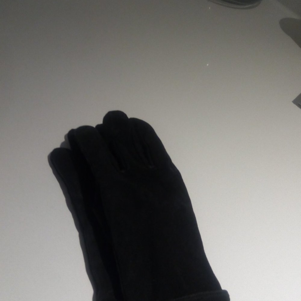 Modern Black Suede Gloves - Picture 6 of 7